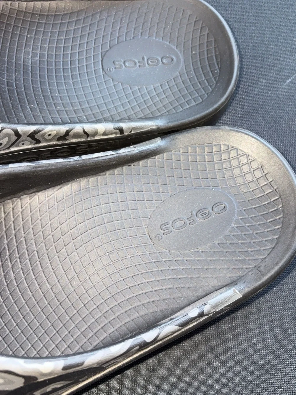 OOFOS Men's Black Water camo Patterned Slide Sandals size 11